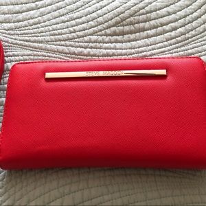 Steve Madden wristlet